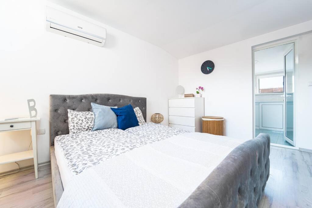 Central Apartment 2Bd Next To Vitosha Bul. صوفيا المظهر الخارجي الصورة