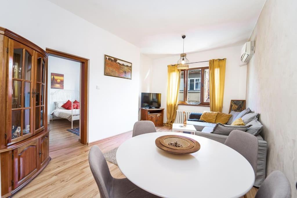 Central Apartment 2Bd Next To Vitosha Bul. صوفيا المظهر الخارجي الصورة